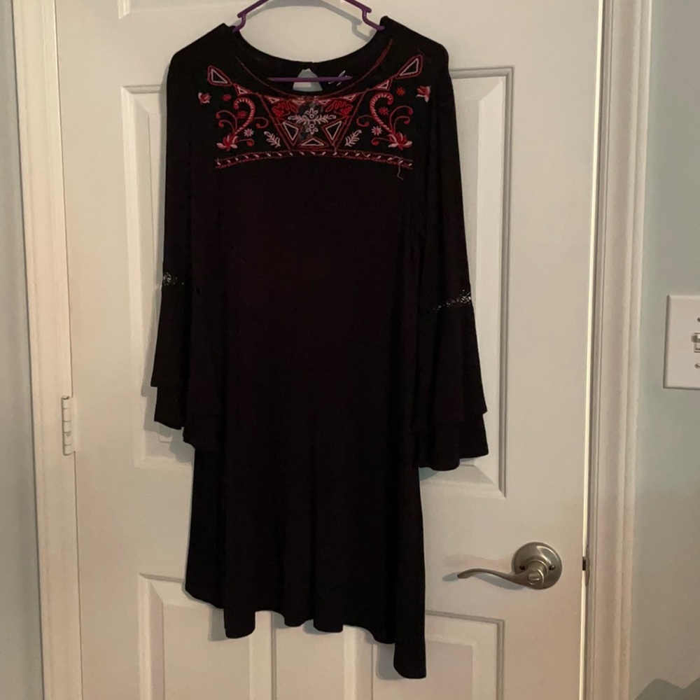 black francesca’s dress!